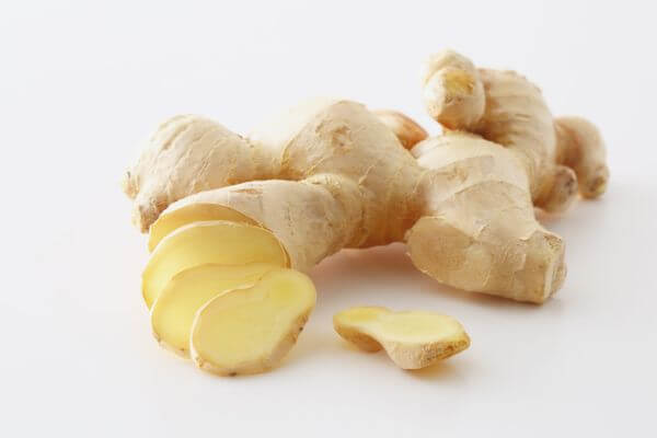 root ginger, with slices of ginger